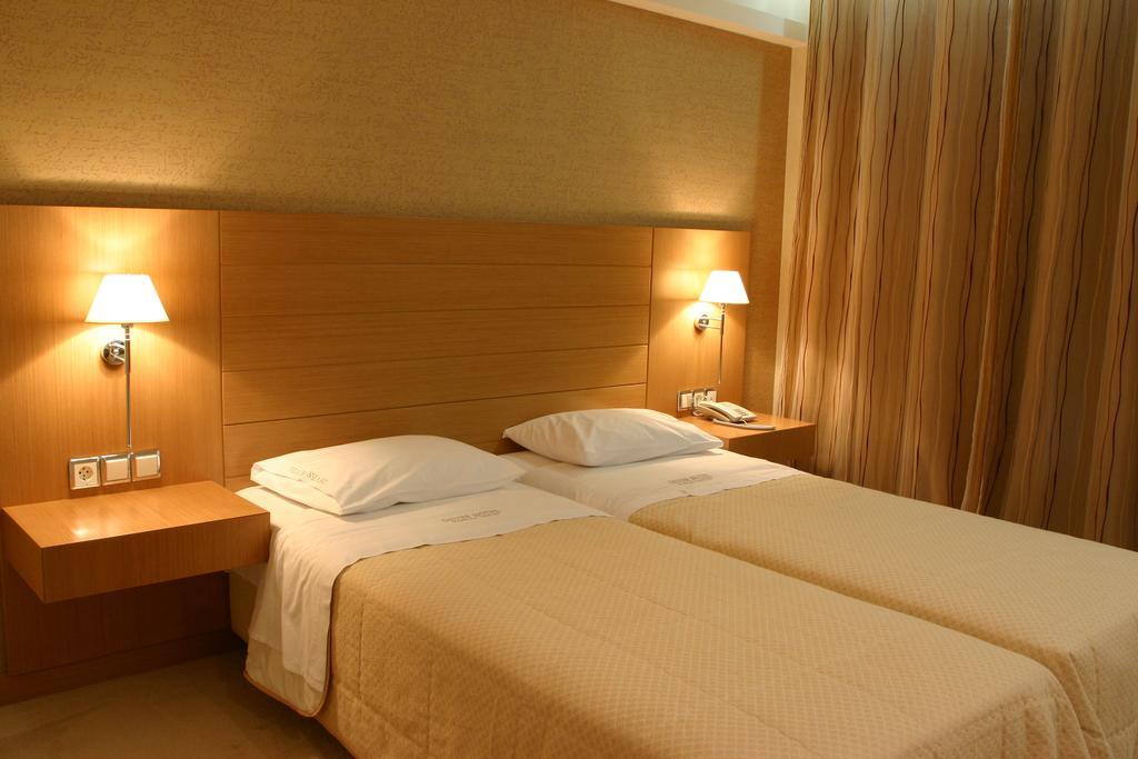 Deves Hotel Nafplio Zimmer foto