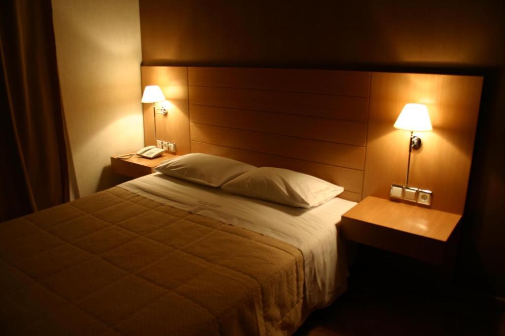 Deves Hotel Nafplio Zimmer foto